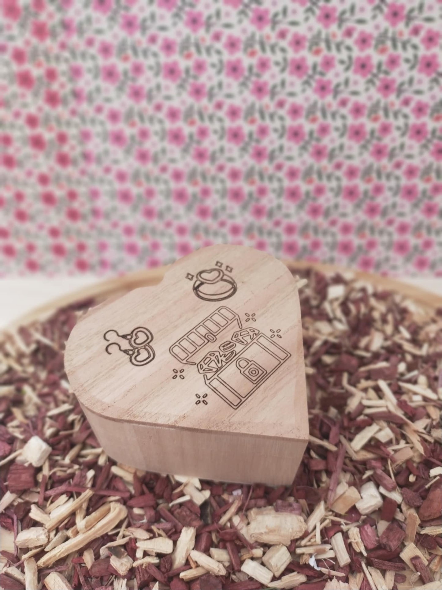 Coffret en bois forme de coeur