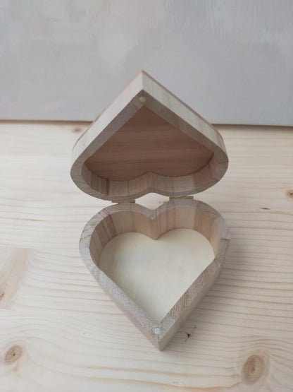 Coffret en bois forme de coeur